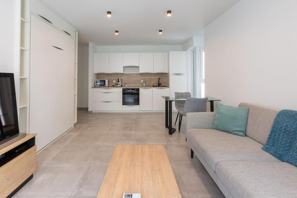 Superbe Appartement Avec Parking Malmedy Exteriér fotografie